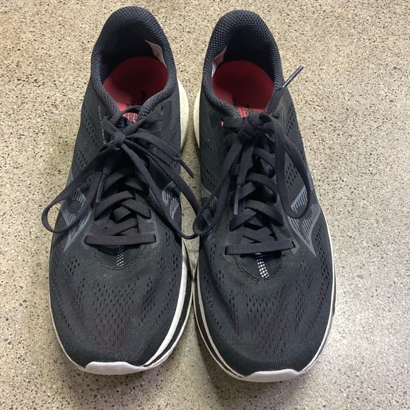$200 Saucony Endorphin Pro 9.5 running shoes black worn only about 25 miles. - Picture 4 of 12